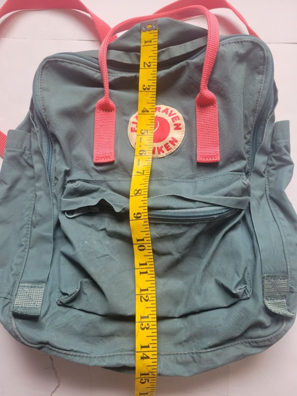 Fjällräven Kånken backpack Green with Pink straps a durable Vinylon F fabric - Picture 5 of 9